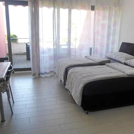 דירה Apartment Apt. 13 A *